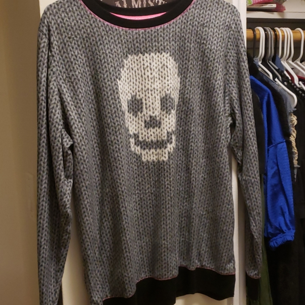 Fuzzy pajama top skull cute 2xl